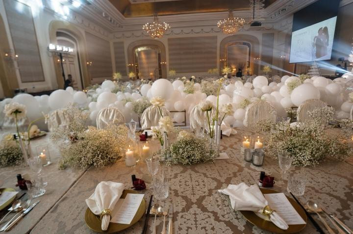 Không gian sang trọng của tiệc cưới.