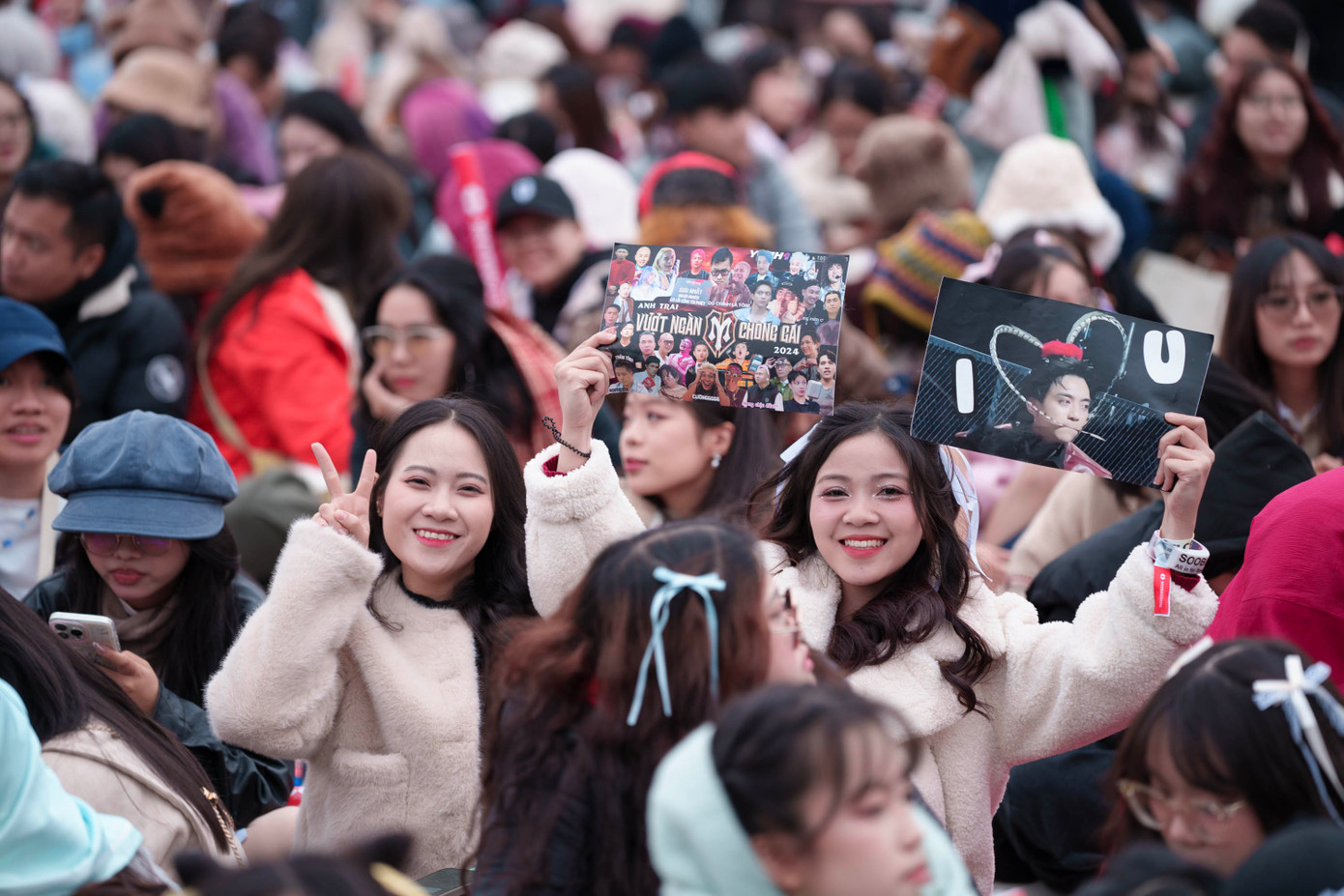 Các thiết kế cách tân vẫn được chấp nhận nếu giữ được tinh thần văn hóa và phù hợp với nhu cầu của đời sống đương đại. Các thiết kế cách tân vẫn được chấp nhận nếu giữ được tinh thần văn hóa và phù hợp với nhu cầu của đời sống đương đại.