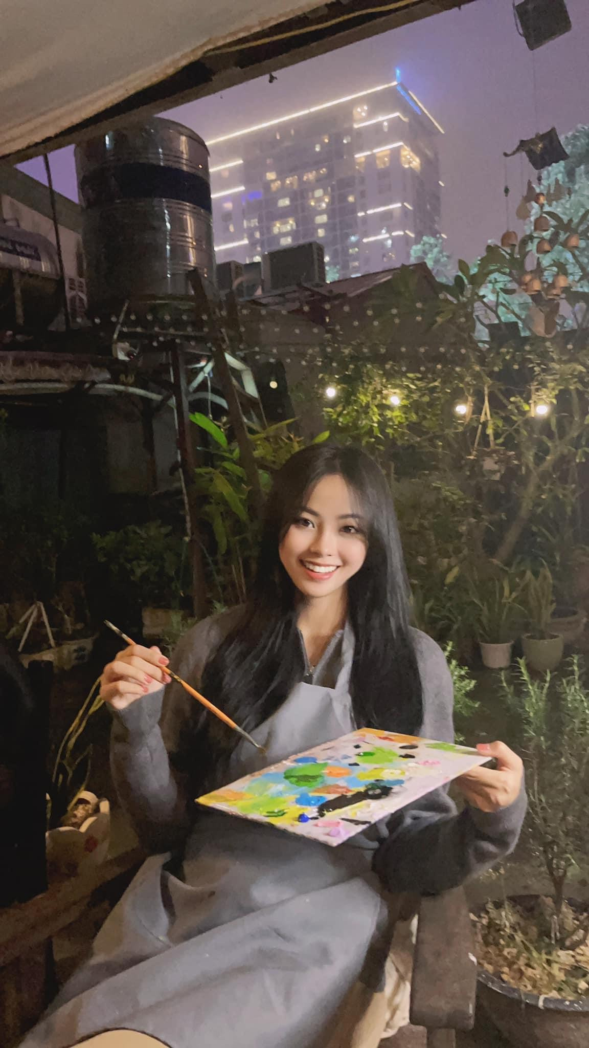 Á hậu 1 Miss World Vietnam 2023 sở hữu nụ cười xinh đẹp, dễ mến.