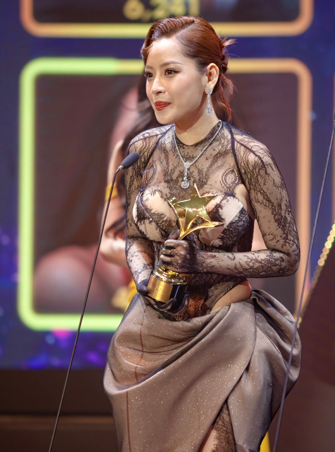 Đây là lần thứ 2 Chi Pu nhận cúp Ngôi Sao Xanh.