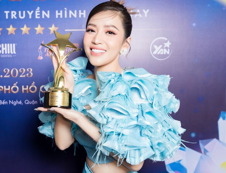 Puka nhận giải Nữ diễn viên xuất sắc nhất hạng mục Web drama.