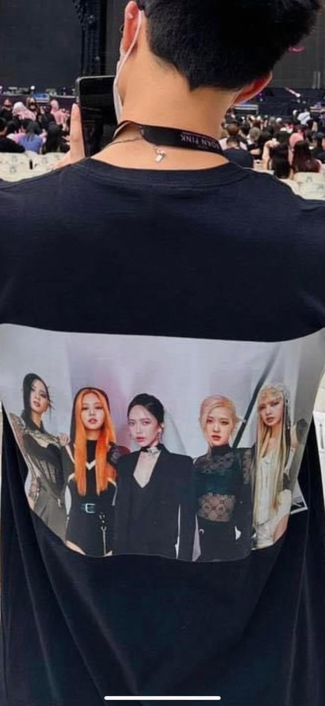 Thế nhưng, mọi sự chú ý lại đổ dồn về chiếc áo có 1-0-2 của Anh Tú. Thế nhưng, mọi sự chú ý lại đổ dồn về chiếc áo có 1-0-2 của Anh Tú.