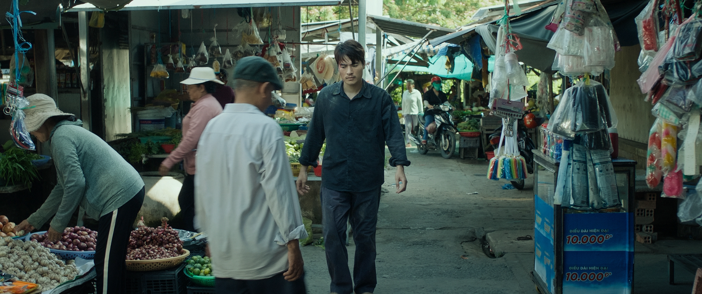 Võ Tấn Phát thoát khỏi hình tượng &quot;tổng tài TikTok&quot;, hóa thân thành người đàn ông bí hiểm.