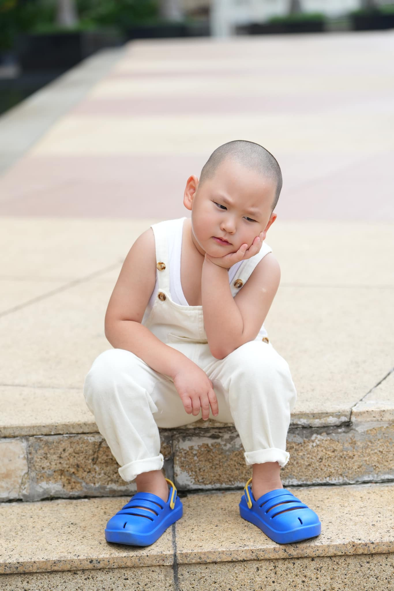 Hayden và khoảnh khắc "sầu đời" khi đi chơi cùng bạn bè.