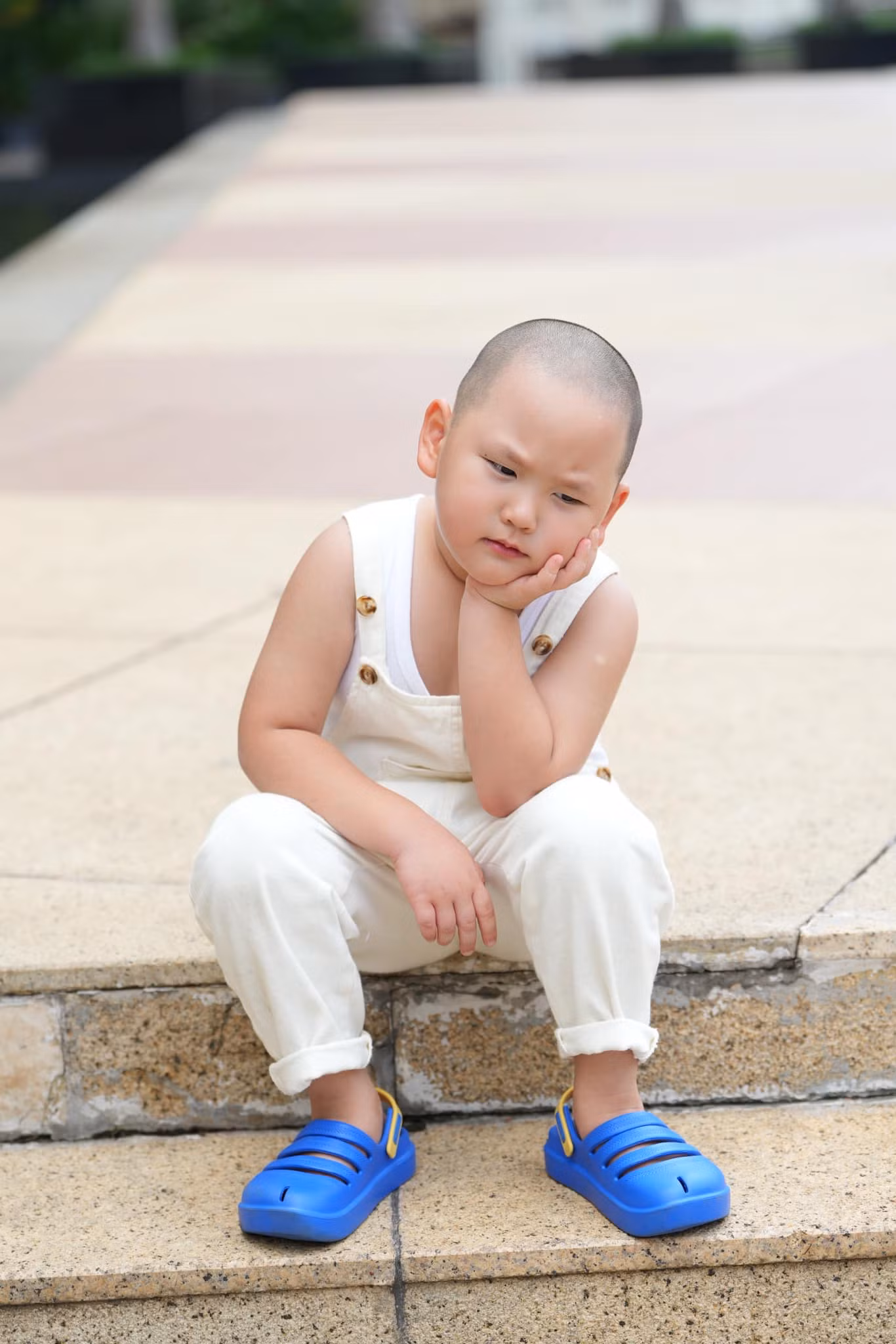 Hayden và khoảnh khắc "sầu đời" khi đi chơi cùng bạn bè.