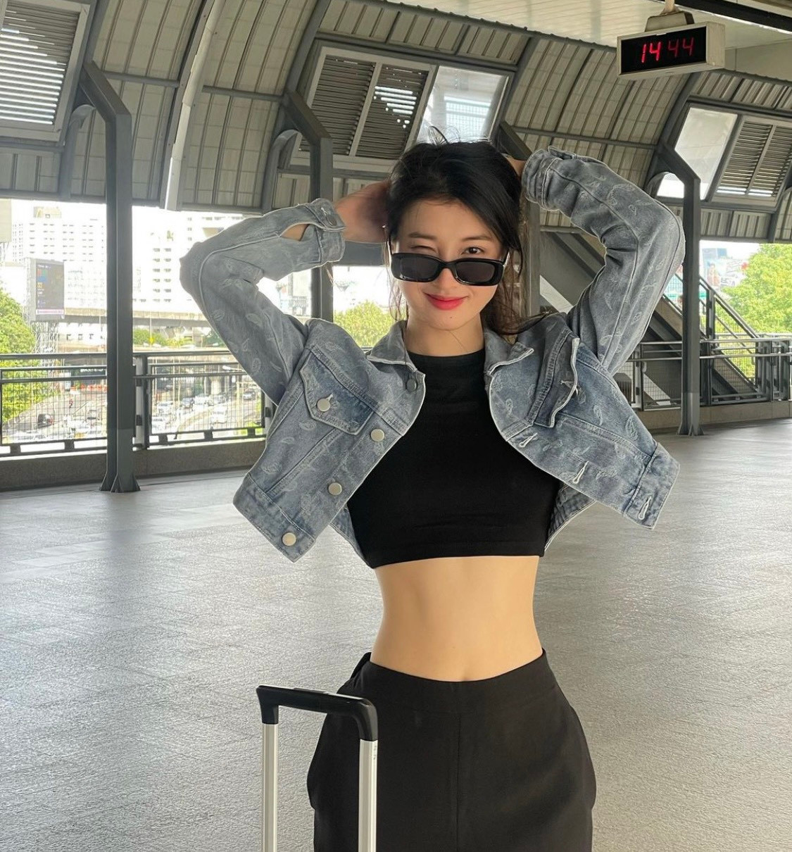 Nàng hậu thả dáng xinh đẹp trong chuyến sang Thái để "đu idol". Nàng hậu thả dáng xinh đẹp trong chuyến sang Thái để "đu idol".