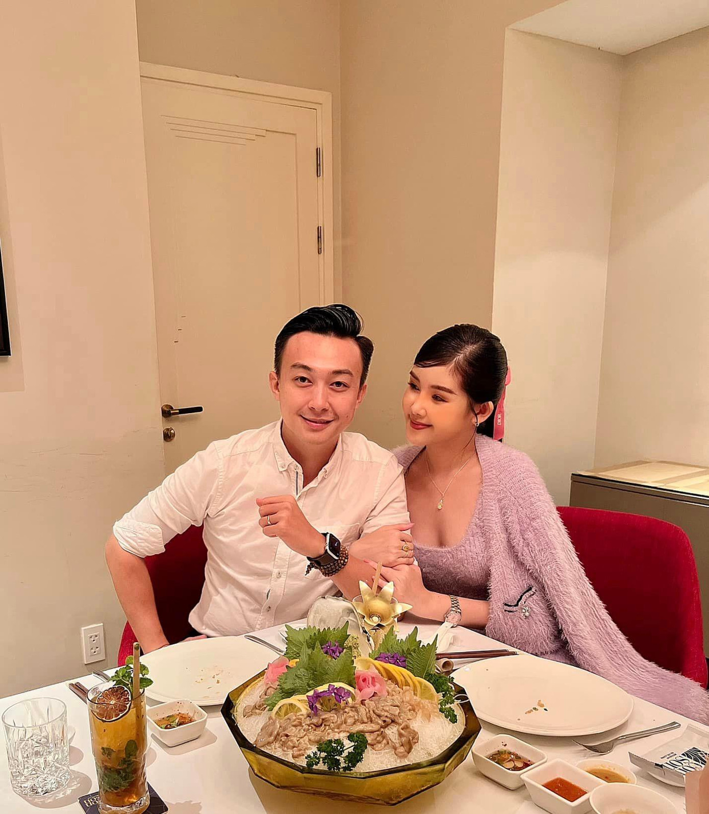 Lê Âu Ngân Anh và Phan Tô Ny thường chia sẻ khoảnh khắc cùng nhau ăn uống, du lịch lên MXH.