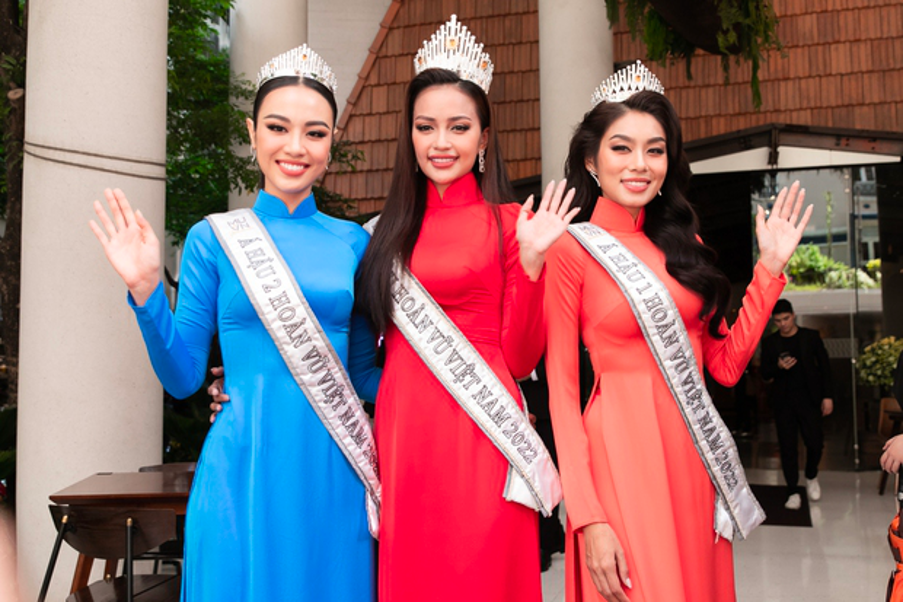 Ba người đẹp luôn đồng hành cùng nhau trong Media Tour.