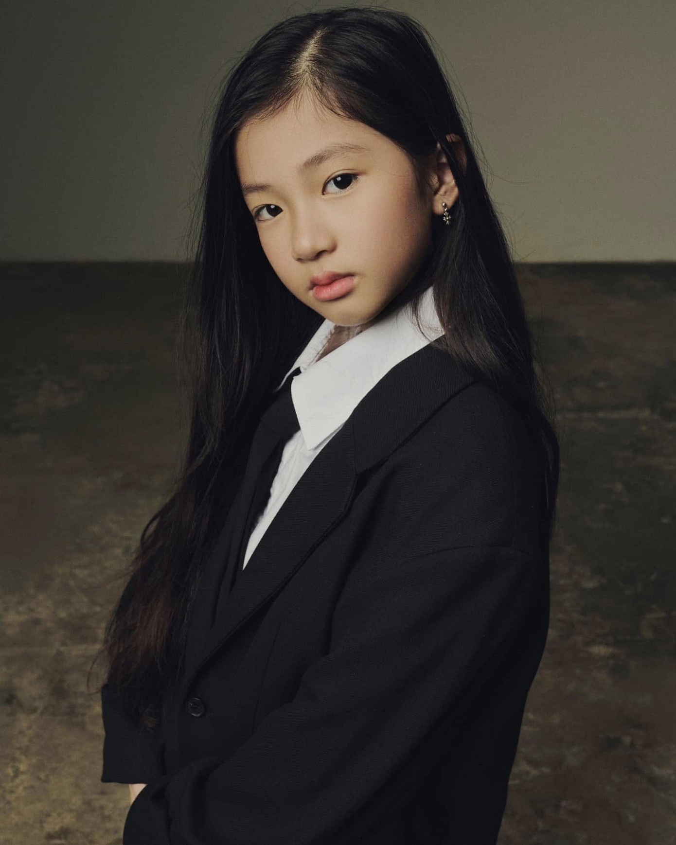 Con gái &quot;anh tài&quot; Kiên Ứng thần thái trong bộ ảnh mới.