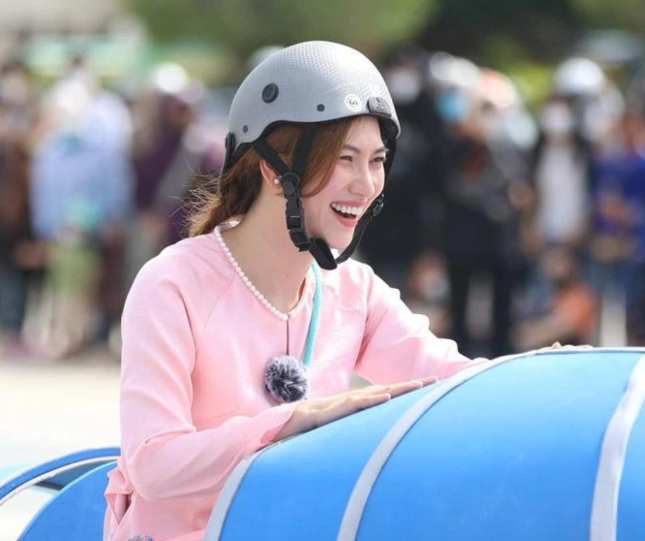 Từng có kinh nghiệm "chinh chiến" mùa 1, Phương Anh Đào nhanh chóng "hòa tan" cùng dàn cast trong tập 58 của 2 Ngày 1 Đêm. Từng có kinh nghiệm "chinh chiến" mùa 1, Phương Anh Đào nhanh chóng "hòa tan" cùng dàn cast trong tập 58 của 2 Ngày 1 Đêm.