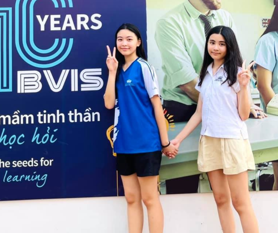 Vóc dáng cao ráo cùng gương mặt xinh xắn giúp hai "công chúa nhỏ" chiếm trọn spotlight.