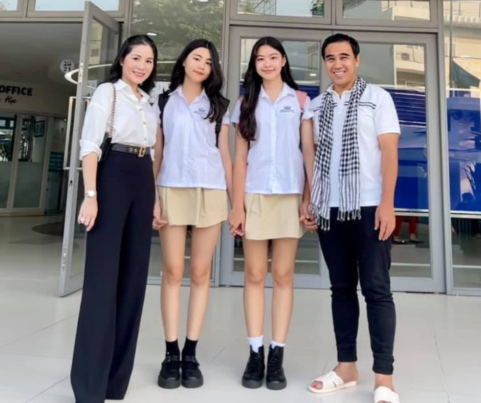 Lọ Lem và Hạt Dẻ được netizen ưu ái gọi là "nữ thần đồng phục mới".