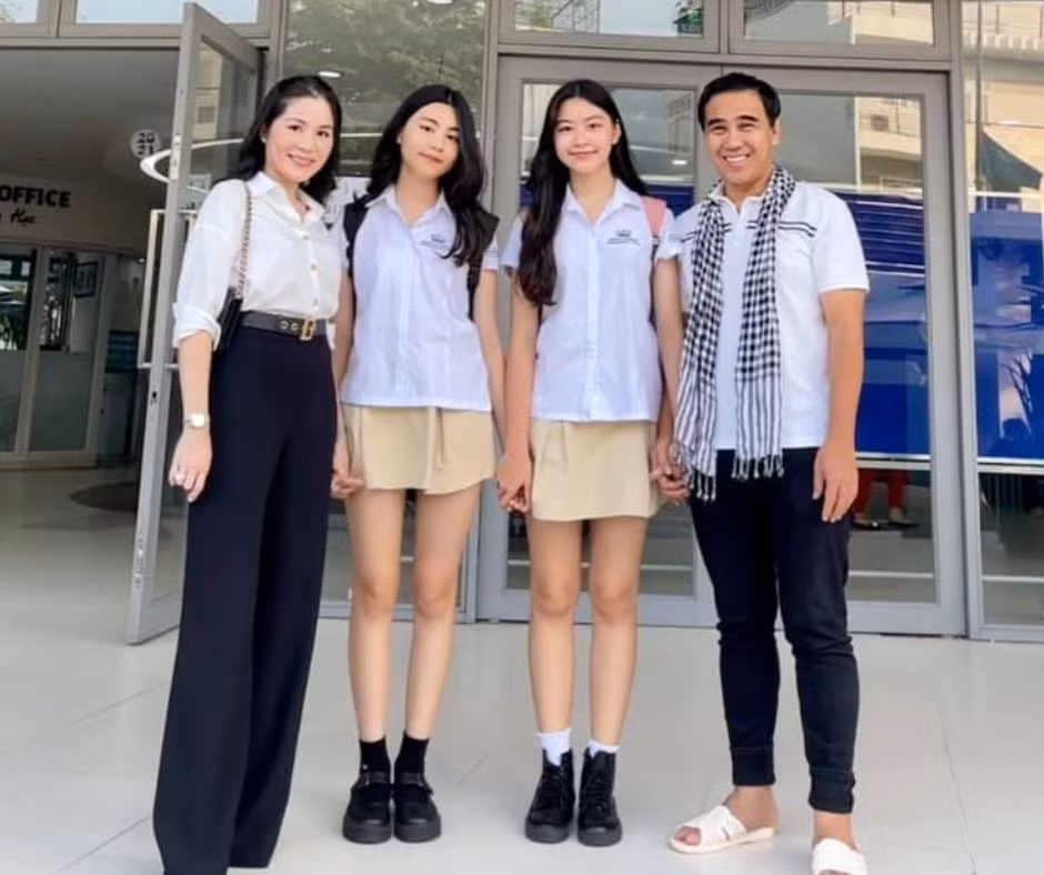 Lọ Lem và Hạt Dẻ được netizen ưu ái gọi là "nữ thần đồng phục mới".