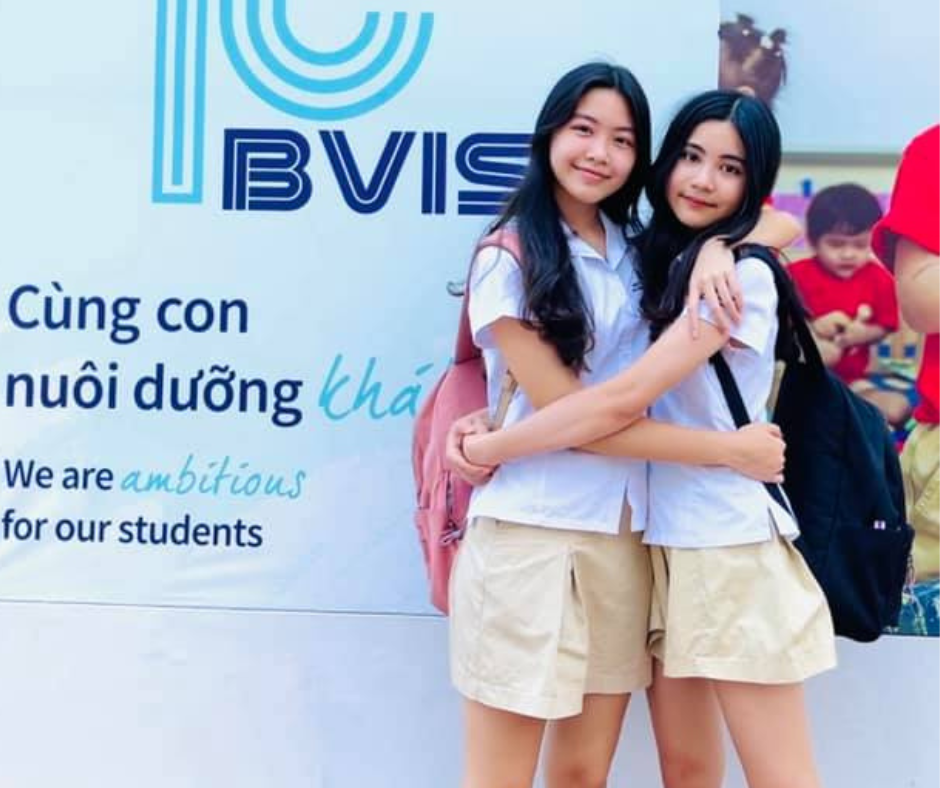 Lọ Lem và Hạt Dẻ từng khiến dân tình trầm trồ bởi vẻ ngoài xinh đẹp dù diện đồng phục đi học.