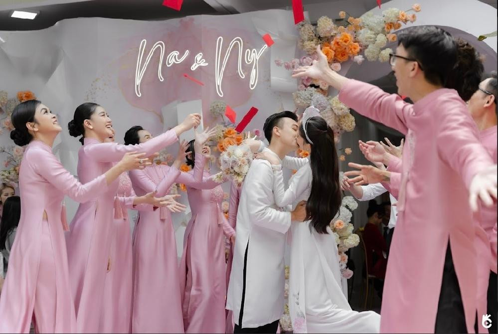 Loạt khoảnh khắc ngọt sâu răng của &quot;cặp đôi tháng 11&quot;.