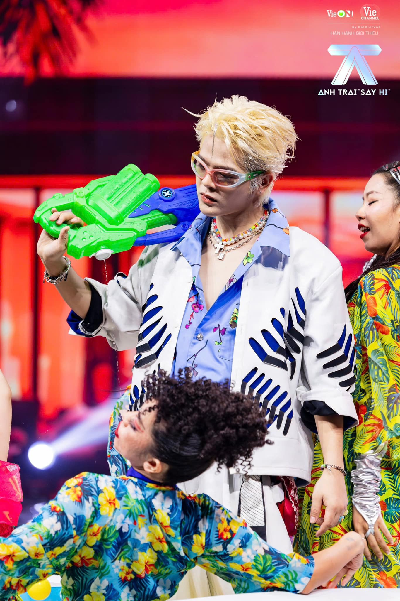 Rhyder thành công xóa bỏ tranh cãi &quot;rapper nhưng toàn hát&quot; hậu Rap Việt. Thành viên DG House chinh phục khán giả bởi sự biến hóa và tài năng của mình.