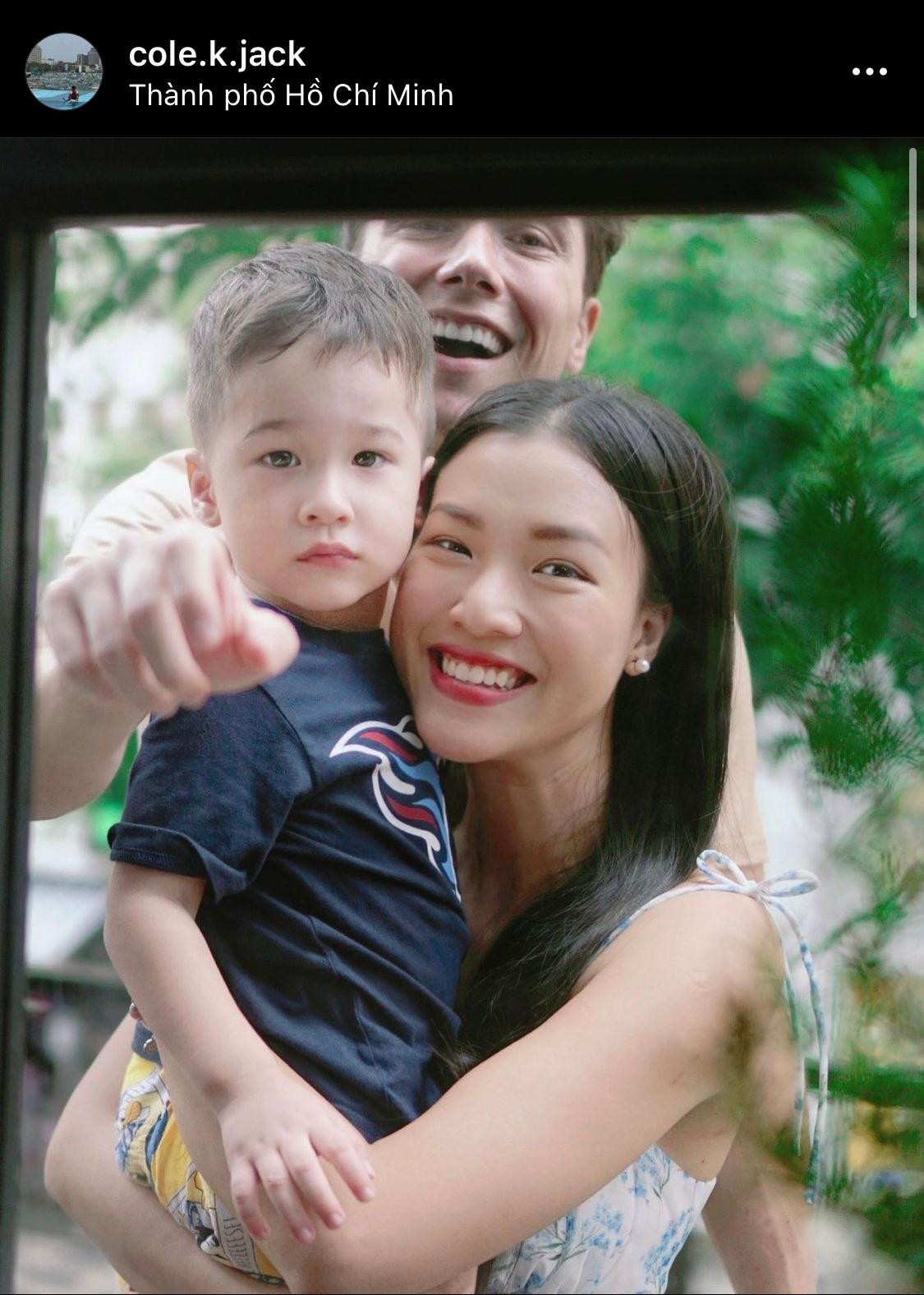 Jack Cole vẫn đăng ảnh chụp chung cùng con trai và Hoàng Oanh dù &quot;đường ai nấy đi&quot;.