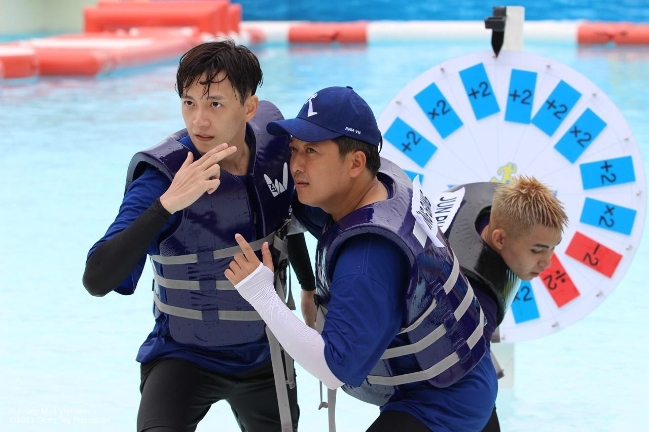 Ngô Kiến Huy giành chiến thắng nhờ sự mạnh mẽ cũng như khả năng ứng xử nhanh nhạy. Ngô Kiến Huy giành chiến thắng nhờ sự mạnh mẽ cũng như khả năng ứng xử nhanh nhạy.