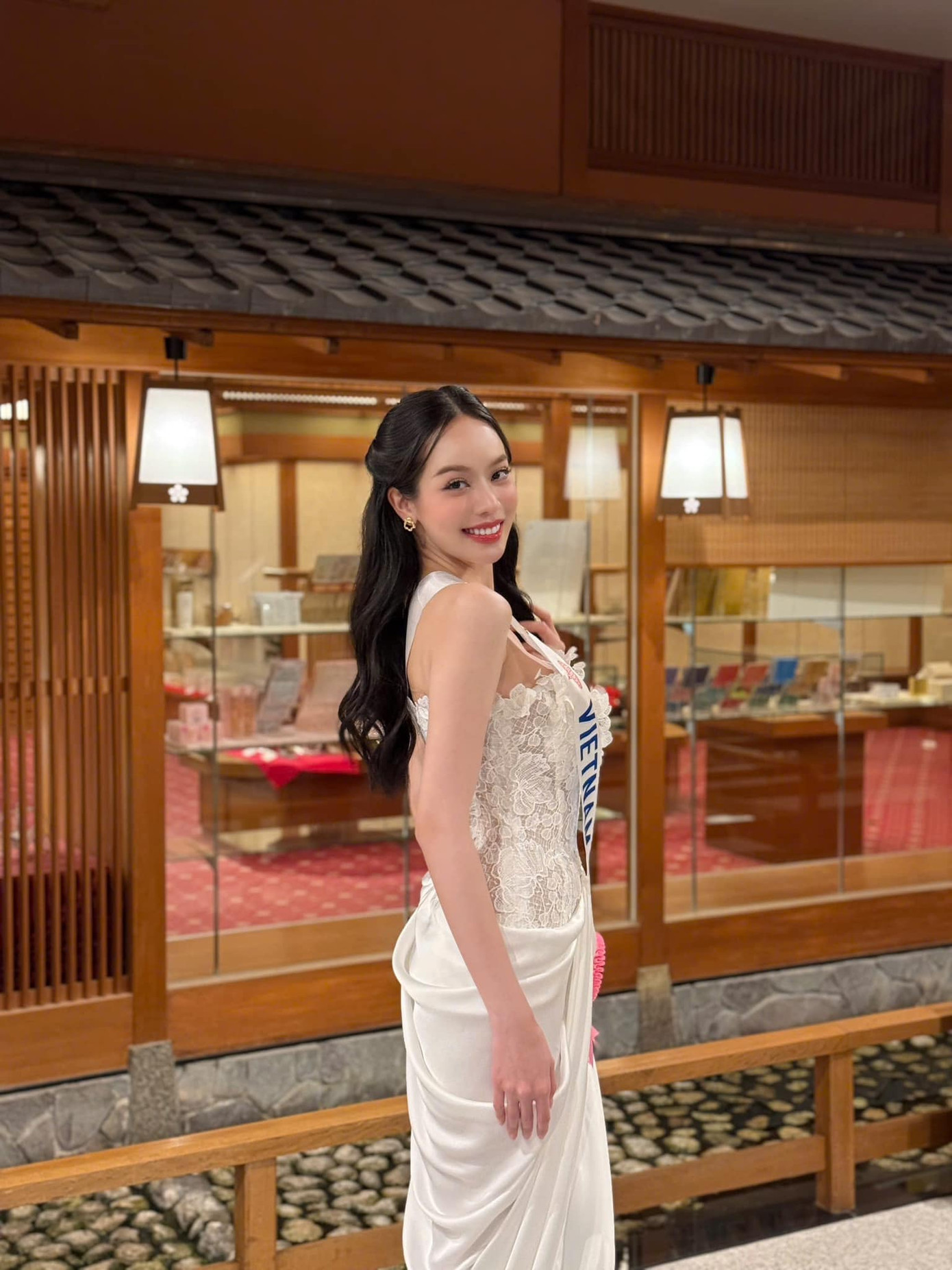 Nàng hậu cho biết khoảnh khắc xúc động nhất là khi cô được nghe người Nhật nói &quot;Xin chào&quot; với mình.