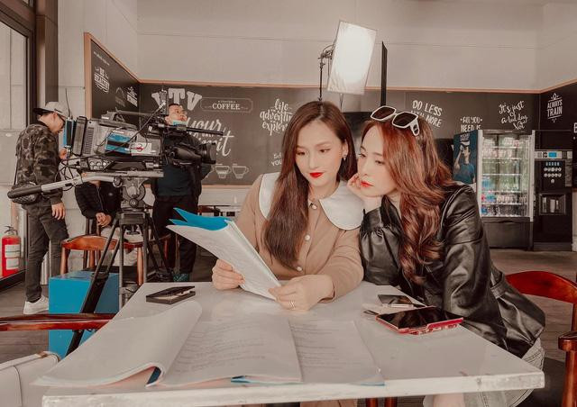 Quỳnh Nga và Lã Thanh Huyền sẽ vào vai hai người bạn thân trong Về Chung Một Nhà.