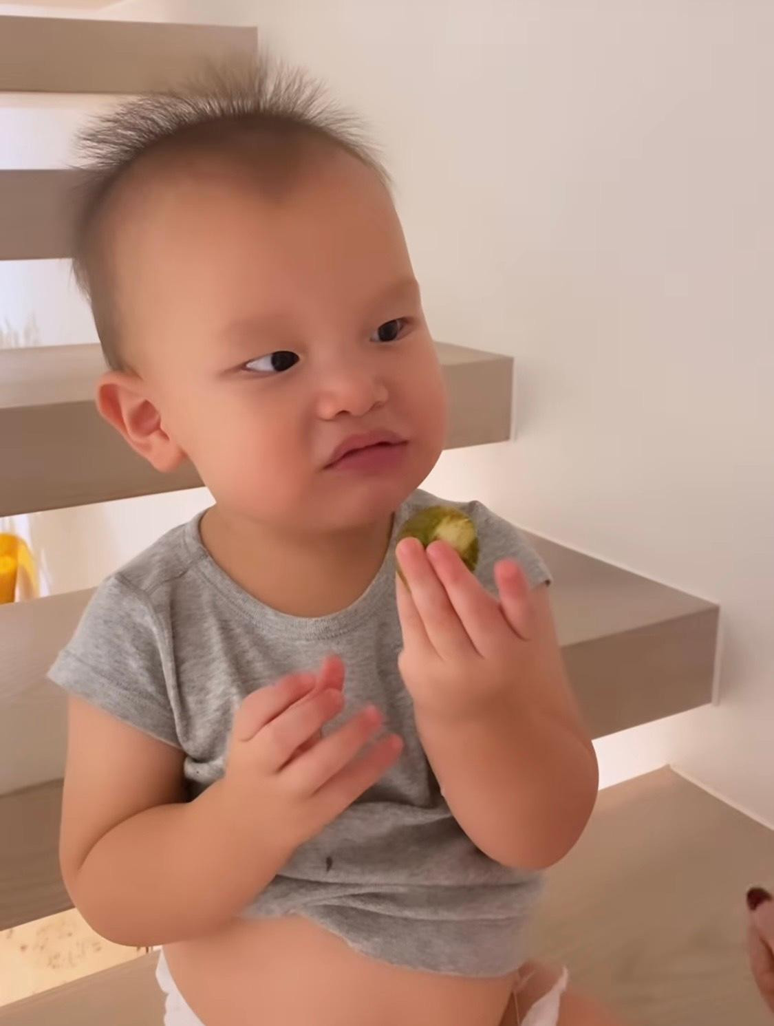 Leon và màn &quot;mukbang&quot; vui vẻ &quot;khum&quot; quạu.