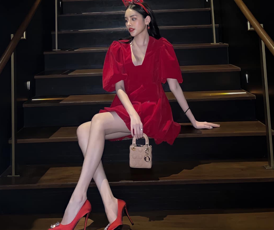 Phong cách thời trang vừa nữ tính vừa quyến rũ của Đan Tiên. Phong cách thời trang vừa nữ tính vừa quyến rũ của Đan Tiên.