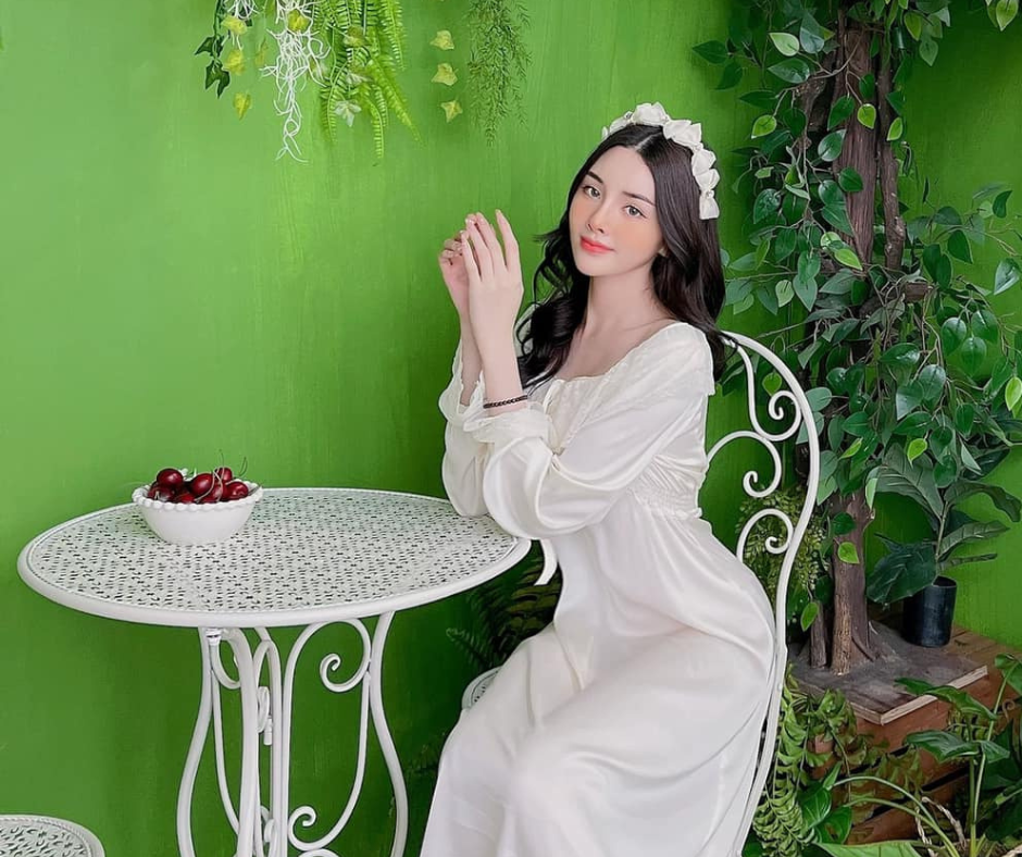 Mỹ nhân Gen Z chuộng những mẫu đầm có thiết kế đơn giản mà vẫn tôn dáng. Mỹ nhân Gen Z chuộng những mẫu đầm có thiết kế đơn giản mà vẫn tôn dáng.