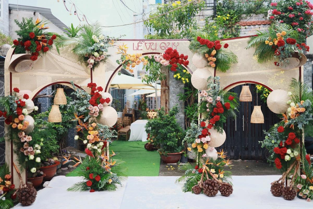 Toàn cảnh không gian lễ vu quy của MC Liêu Hà Trinh. Toàn cảnh không gian lễ vu quy của MC Liêu Hà Trinh.