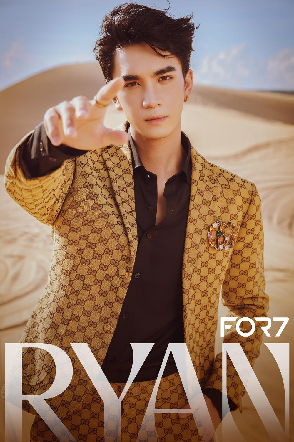 Visual "bánh cuốn" của lead vocalist RYAN.