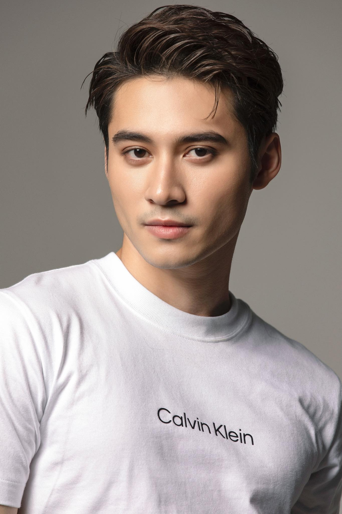 Vẻ đẹp &quot;10 điểm không nhưng&quot; của Tuấn Ngọc.