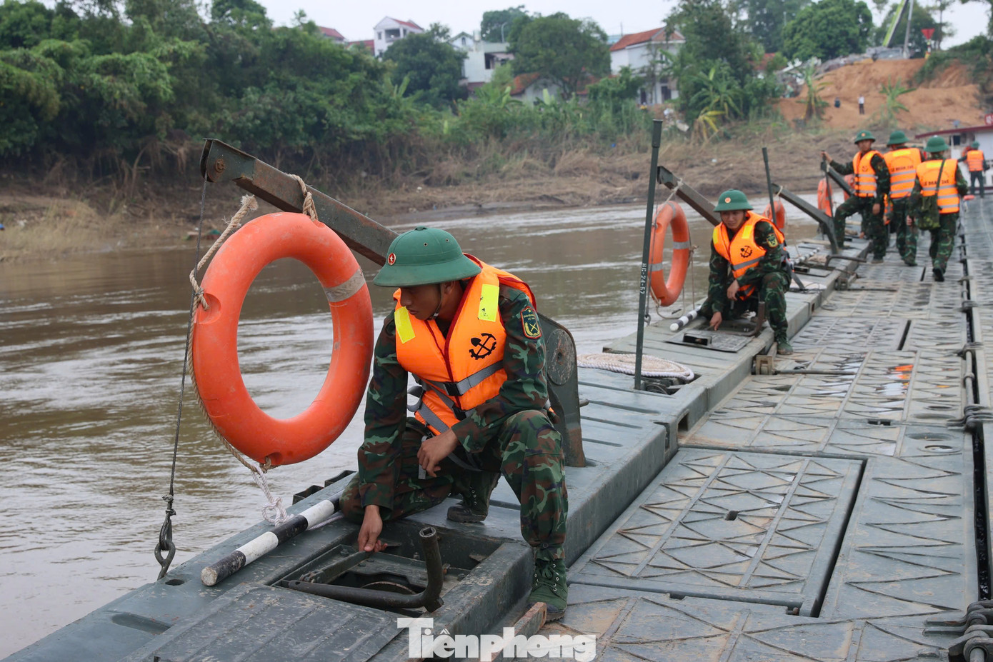 Sau khi hoàn thành việc bắc cầu, Lữ đoàn 249 sẽ tổ chức thông xe kỹ thuật, kiểm tra, hiệu chỉnh kỹ thuật, hoàn tất các công đoạn. Dự kiến, ngày 30/9, sẽ bắt đầu thông xe phục vụ nhu cầu đi lại trước mắt của người dân.
