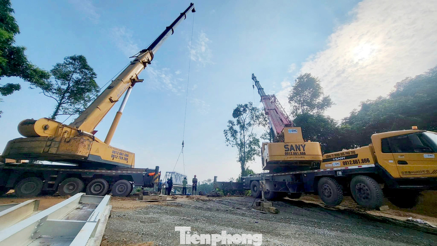 Hiện nay, hạ tầng phục vụ lắp đặt cầu phao cơ bản đã hoàn tất.