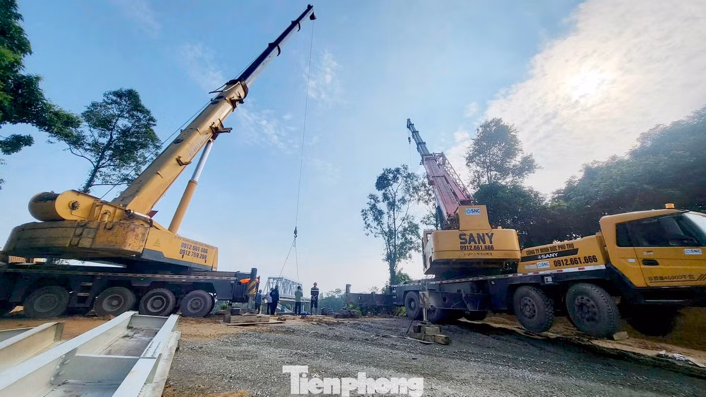 Hiện nay, hạ tầng phục vụ lắp đặt cầu phao cơ bản đã hoàn tất.