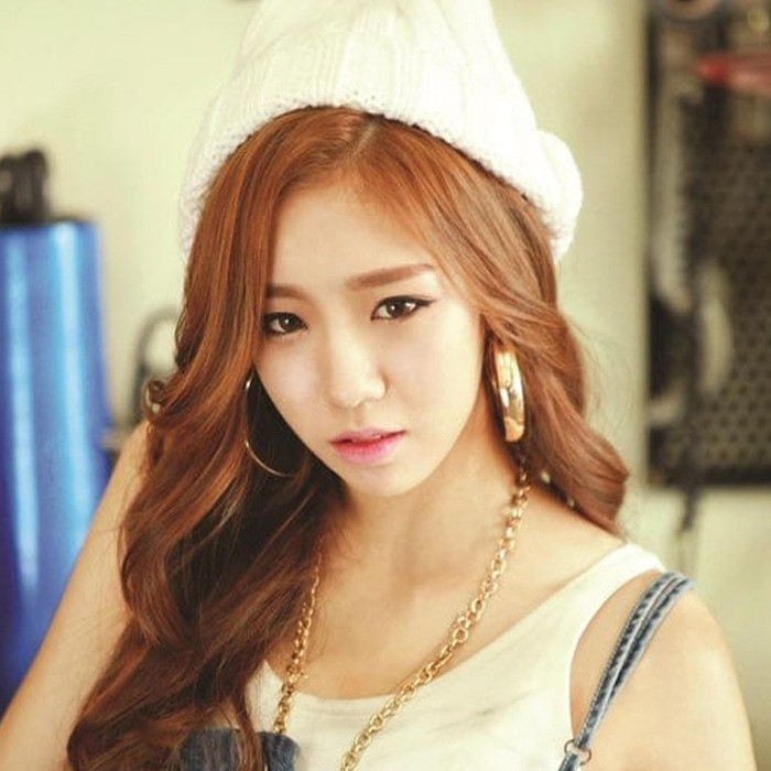 Christine đang là thần tượng. Christine đang là thần tượng.