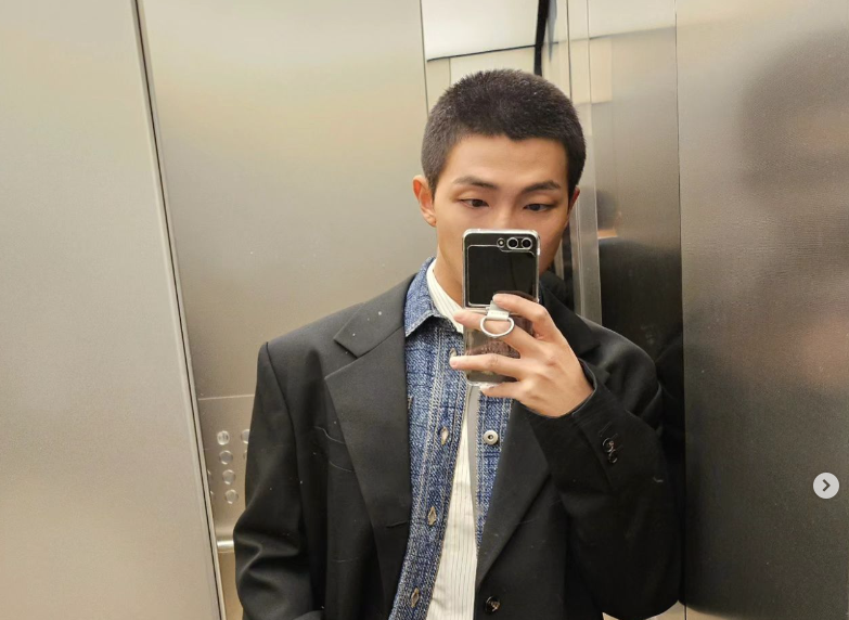 RM nhập ngũ cùng ngày với V. Ảnh: IG.