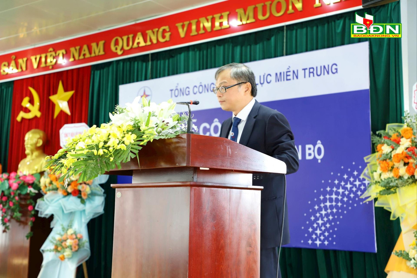 Ông Nguyễn Thanh Phương, Giám đốc PC Đắk Nông phát biểu nhận nhiệm vụ. Ảnh: Báo Đắk Nông. Ông Nguyễn Thanh Phương, Giám đốc PC Đắk Nông phát biểu nhận nhiệm vụ. Ảnh: Báo Đắk Nông.