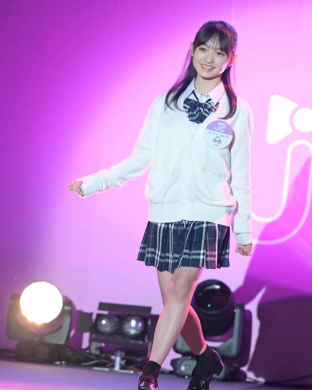 Á khôi cũng được đánh giá cao về ngoại hình. Karin Sakaguchi nhiều hơn Yonezawa 1 tuổi, là nữ sinh trung học năm 2 đến từ Okinawa.