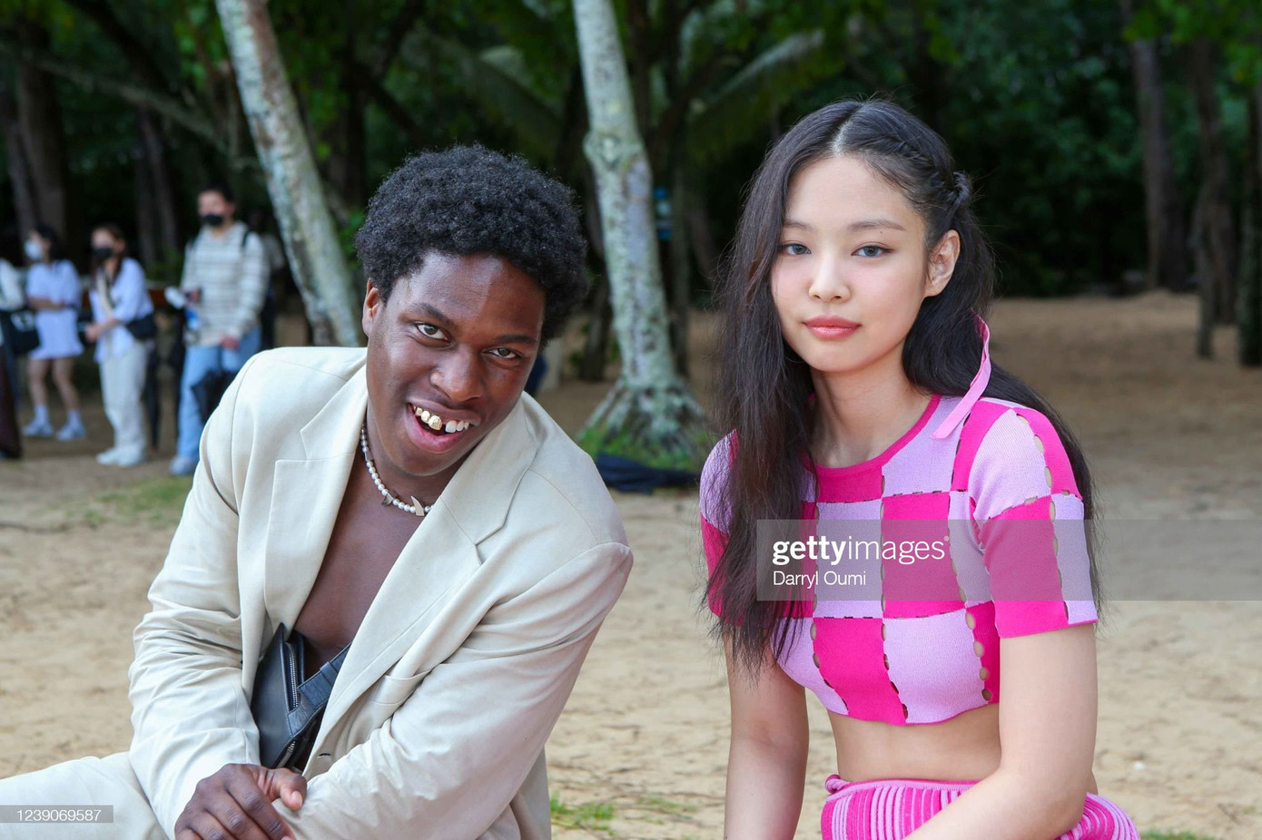 Jennie và Daniel Caesar quen nhau tại show thời trang năm 2022. Ảnh: Getty Images.