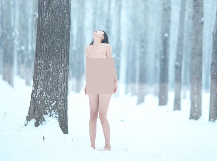 Tuy nhiên, không có chuyện cô gái chết cóng, ngược lại trông đầy sức sống. Ảnh: X. Tuy nhiên, không có chuyện cô gái chết cóng, ngược lại trông đầy sức sống. Ảnh: X.