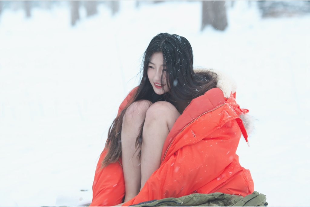 Tuy nhiên, không có chuyện cô gái chết cóng, ngược lại trông đầy sức sống. Ảnh: X. Tuy nhiên, không có chuyện cô gái chết cóng, ngược lại trông đầy sức sống. Ảnh: X.