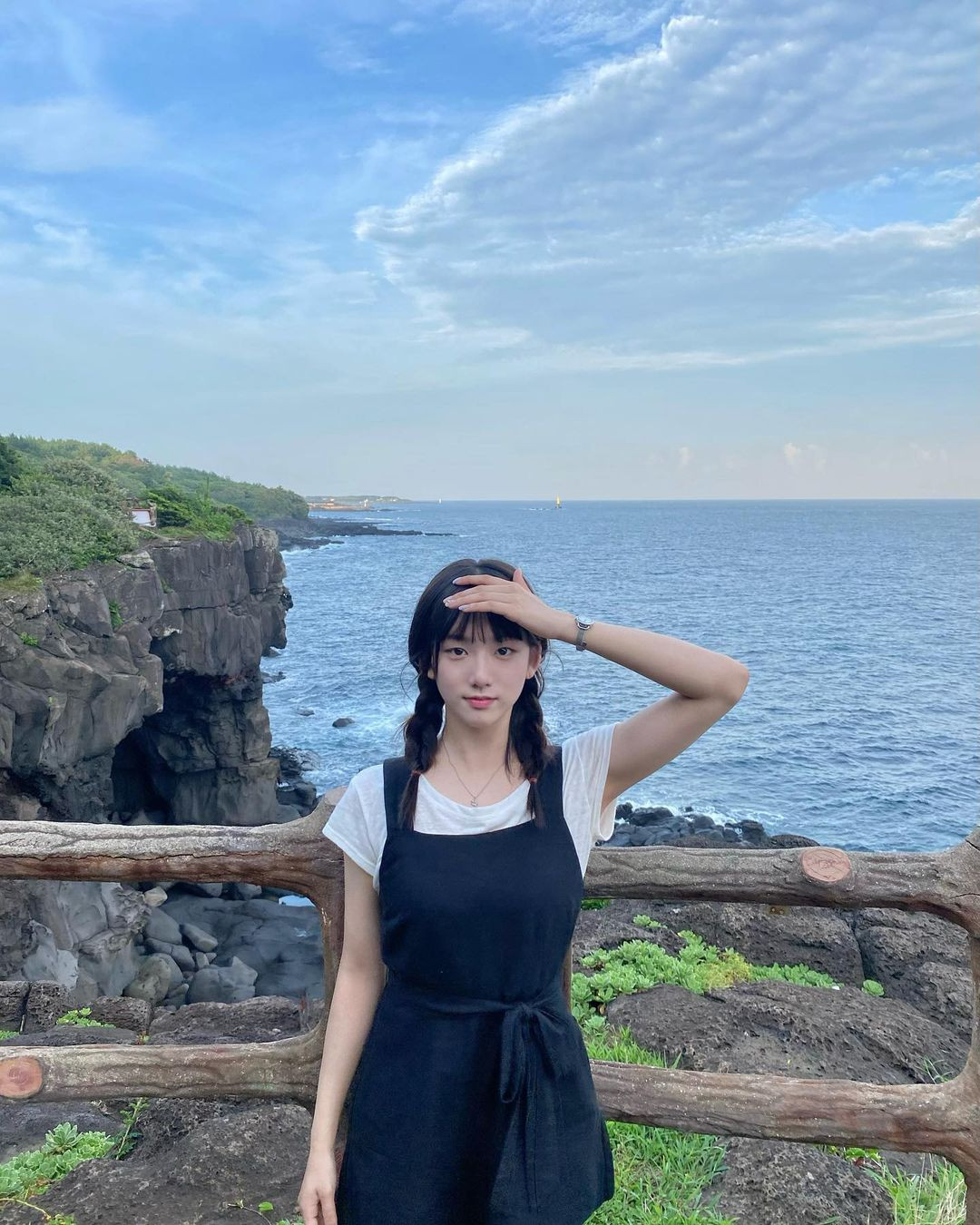 Rời sàn tập, đời thường, Kim Min có gu ăn mặc khá năng động đúng chất Gen Z.