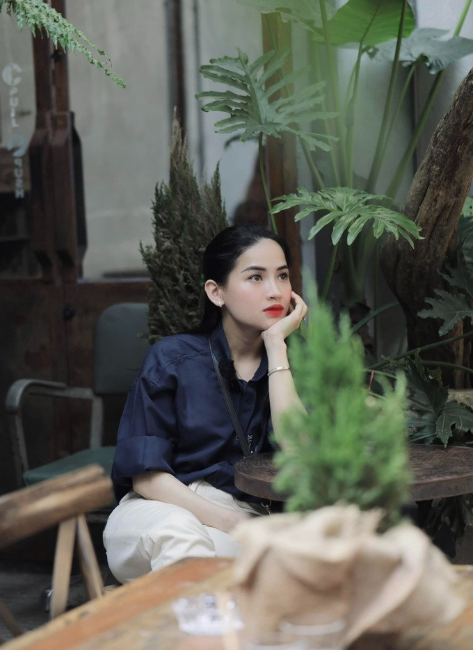 Võ Hà Linh hiện nhận được nhiều sự quan tâm của cộng đồng mạng sau khi bán hết sản phẩm trong hai lần livestream vào tối 15/3 và 4/4. (Ảnh: FBNV).