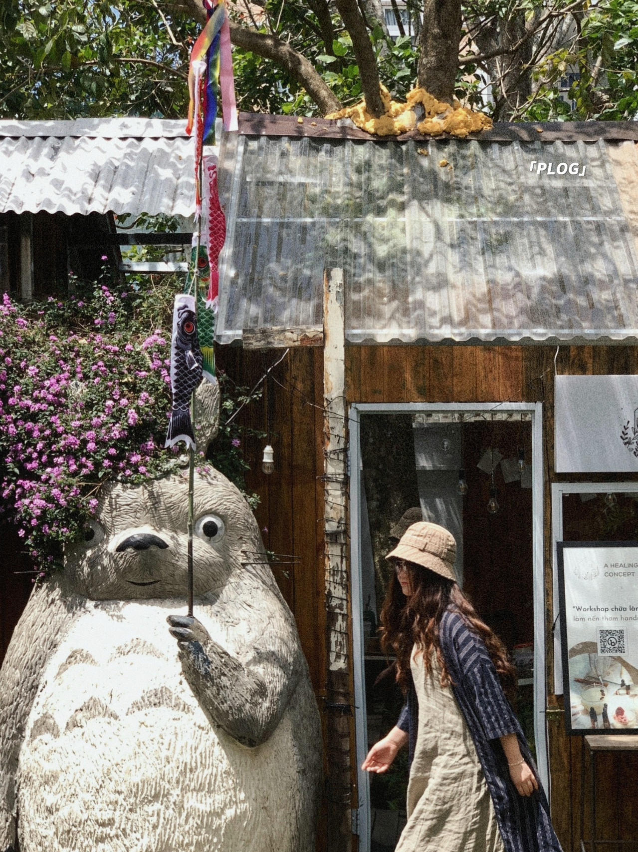 Bỏ phố ra đảo ảnh 2 Thương Hoài từng học tập và làm việc trong ngành y theo định hướng của gia đình, nhưng quyết định rẽ ngang để tìm kiếm con đường phù hợp hơn. Cô không còn bỡ ngỡ với cuộc sống tự lập.