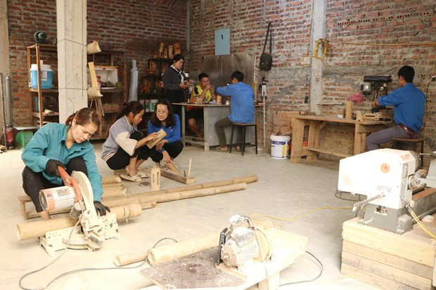 Đến nay, Hà Văn Thời tạo việc làm cho 3-5 lao động là thanh niên địa phương với mức lương từ 4,5-6 triệu đồng/người/tháng. (Ảnh: Đinh Thùy/TTXVN)