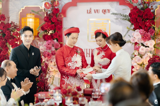 Đám cưới của Tuyết Nhi gây chú ý với màn trao quà ấn tượng (Ảnh: NVCC). Đám cưới của Tuyết Nhi gây chú ý với màn trao quà ấn tượng (Ảnh: NVCC).