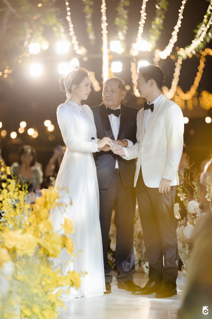 Khoảnh khắc xúc động nhất với Nhi là khi cha dắt tay bước lên sân khấu (Ảnh: NVCC). Khoảnh khắc xúc động nhất với Nhi là khi cha dắt tay bước lên sân khấu (Ảnh: NVCC).