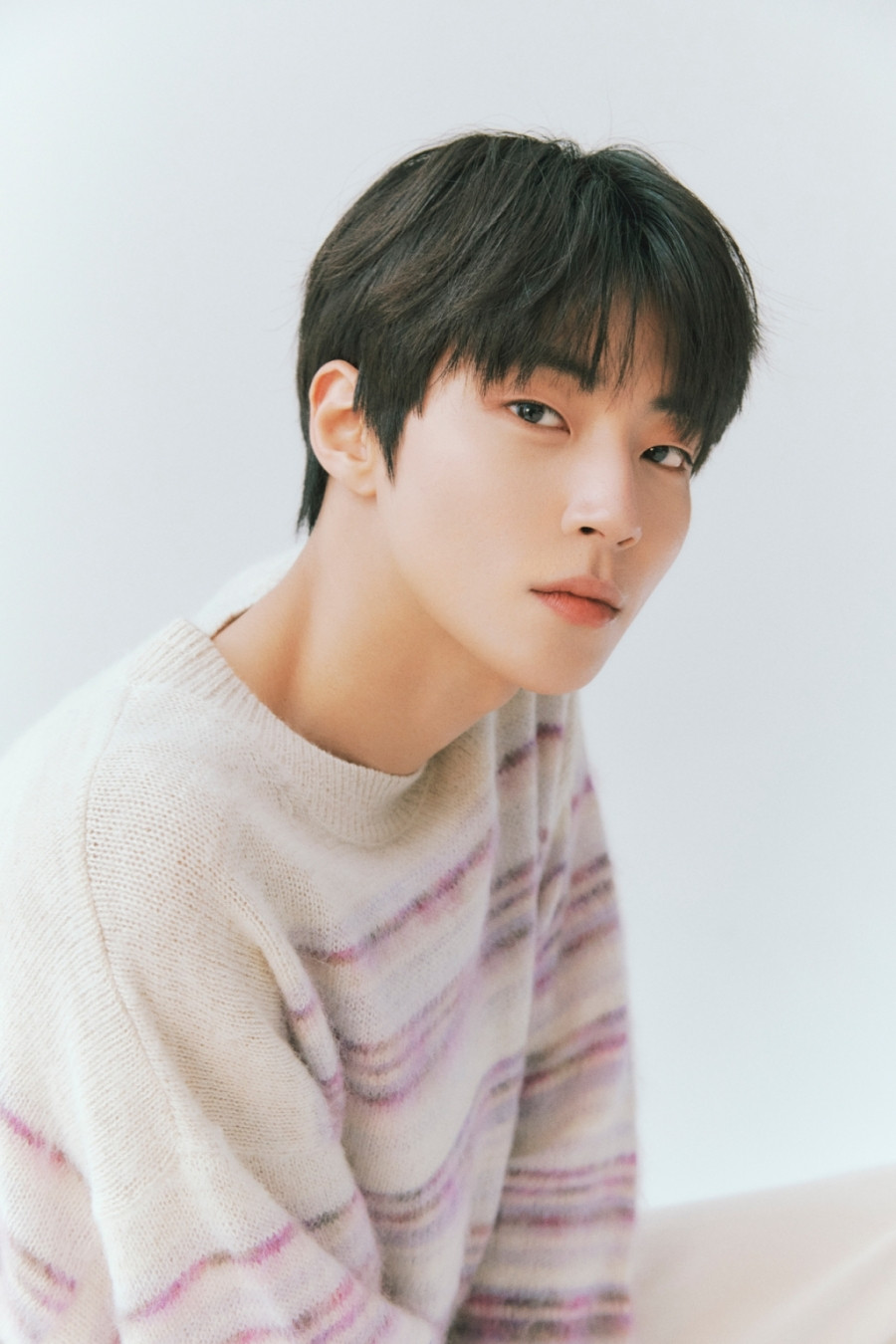 Trong lần xuất hiện đặc biệt của mình, Hwang In Yeop sẽ vào vai ngôi sao hàng đầu Heo In Kang, một thần tượng chuyển sang làm diễn viên, người đạt được thành công lớn với mọi dự án mà anh tham gia. Tuy nhiên, đằng sau vẻ hào nhoáng và quyến rũ là sự kiên trì không ngừng nghỉ và cảm giác bất an sâu sắc của anh. Đối mặt với sự kiệt sức đột ngột, Heo In Kang muốn từ bỏ mọi thứ, nhưng anh dần bắt đầu thay đổi sau khi gặp Baek Ah Jin. Sau khi gây ấn tượng qua True Beauty, The Sound of Magic và Why Her?, khán giả đang mong chờ sự thay đổi của Hwang In Yeop trong Dear X dự kiến ra mắt vào năm 2025. Trong lần xuất hiện đặc biệt của mình, Hwang In Yeop sẽ vào vai ngôi sao hàng đầu Heo In Kang, một thần tượng chuyển sang làm diễn viên, người đạt được thành công lớn với mọi dự án mà anh tham gia. Tuy nhiên, đằng sau vẻ hào nhoáng và quyến rũ là sự kiên trì không ngừng nghỉ và cảm giác bất an sâu sắc của anh. Đối mặt với sự kiệt sức đột ngột, Heo In Kang muốn từ bỏ mọi thứ, nhưng anh dần bắt đầu thay đổi sau khi gặp Baek Ah Jin. Sau khi gây ấn tượng qua True Beauty, The Sound of Magic và Why Her?, khán giả đang mong chờ sự thay đổi của Hwang In Yeop trong Dear X dự kiến ra mắt vào năm 2025.