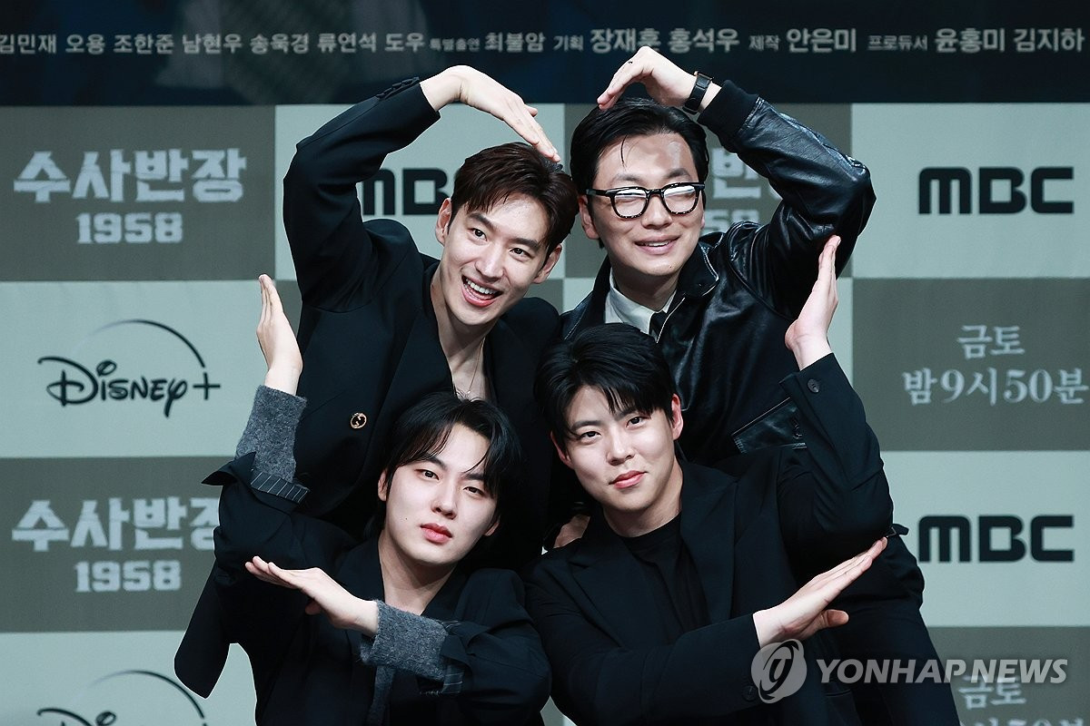 Đạo diễn Kim Seong Hoon, người đứng sau thành công của các bộ phim như series Vương triều xác sống (Kingdom, 2019 & 2021), Dạ quỷ (Rampant, 2018) và biên kịch mới Kim Young-Shin, cùng với biên kịch Jay Park, người đã chấp bút cho các bộ phim truyền hình Chief Kim, The Fiery Priest và Vincenzo, tham gia với tư cách là người sáng tạo đã lập nên đội ngũ tạo 'hit', hứa hẹn sự trở lại của bộ phim truyền hình quốc gia huyền thoại. Đạo diễn Kim Seong Hoon, người đứng sau thành công của các bộ phim như series Vương triều xác sống (Kingdom, 2019 & 2021), Dạ quỷ (Rampant, 2018) và biên kịch mới Kim Young-Shin, cùng với biên kịch Jay Park, người đã chấp bút cho các bộ phim truyền hình Chief Kim, The Fiery Priest và Vincenzo, tham gia với tư cách là người sáng tạo đã lập nên đội ngũ tạo 'hit', hứa hẹn sự trở lại của bộ phim truyền hình quốc gia huyền thoại.