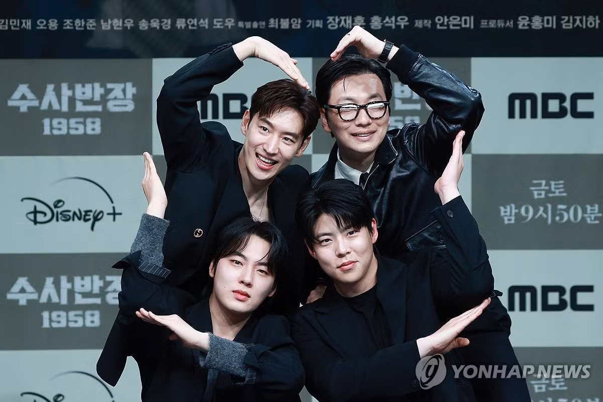 Đạo diễn Kim Seong Hoon, người đứng sau thành công của các bộ phim như series Vương triều xác sống (Kingdom, 2019 &amp; 2021), Dạ quỷ (Rampant, 2018) và biên kịch mới Kim Young-Shin, cùng với biên kịch Jay Park, người đã chấp bút cho các bộ phim truyền hình Chief Kim, The Fiery Priest và Vincenzo, tham gia với tư cách là người sáng tạo đã lập nên đội ngũ tạo 'hit', hứa hẹn sự trở lại của bộ phim truyền hình quốc gia huyền thoại.