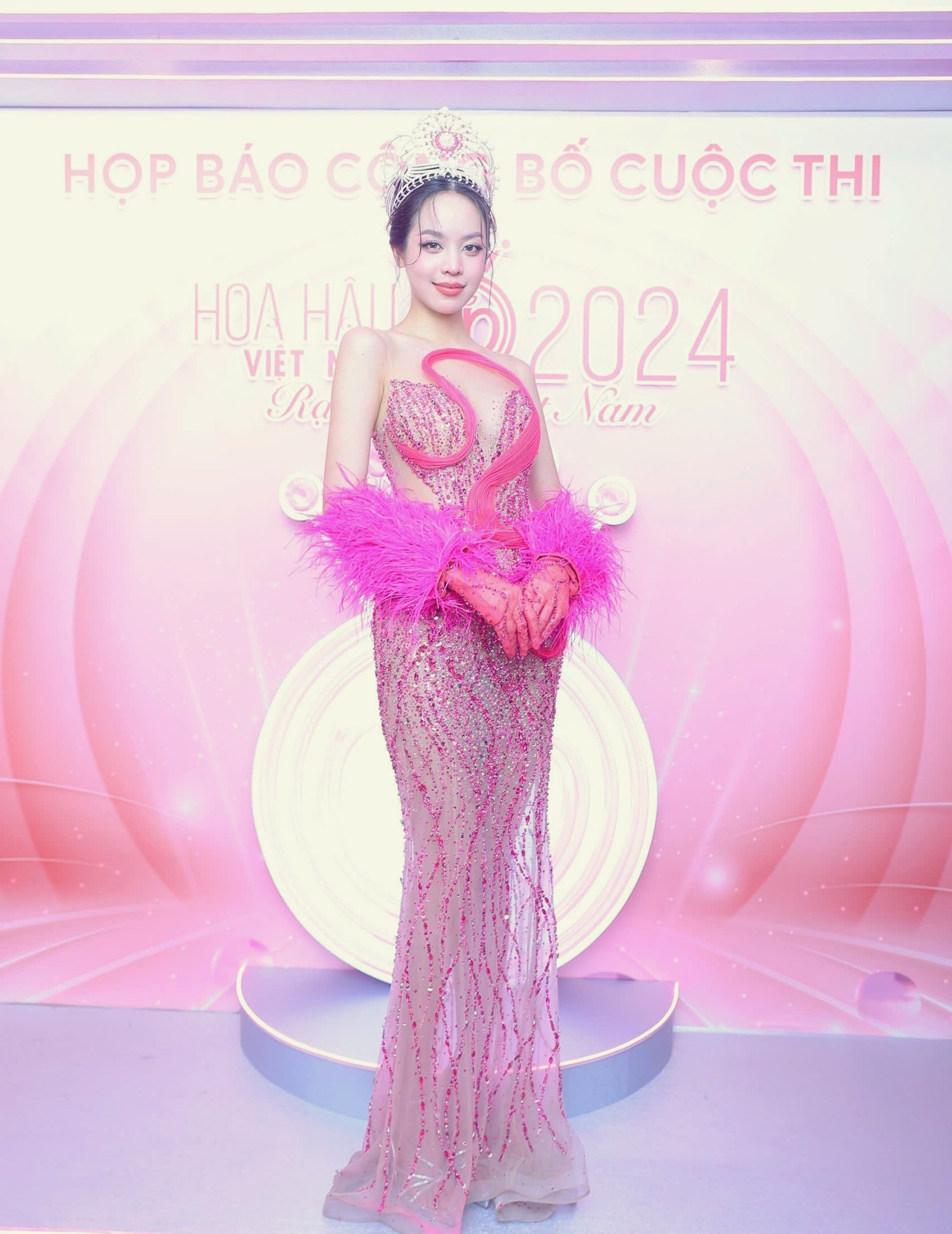 Hoa hậu Việt Nam 2022 Huỳnh Thị Thanh Thủy: &quot;Tôi rất mãn nguyện về nhiệm kỳ của mình.Tôi kỳ vọng người kế nhiệm sẽ có nhiều cống hiến cho đất nước, thực hiện sứ mệnh cộng đồng để giữ ghìn uy tín cuộc thi, chinh phục lòng mến mộ của khán giả cả nước&quot;.